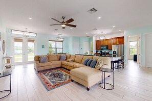 TV - Spacious, dog friendly home with pool, on waterway within minutes to the Gulf (Bokeelia)