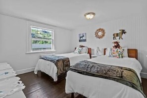 4 Schlafzimmer, Schreibtisch, Bügeleisen/Bügelbrett, kostenloses WLAN