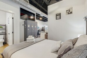 1 chambre, fer et planche à repasser, accès Internet, draps fournis