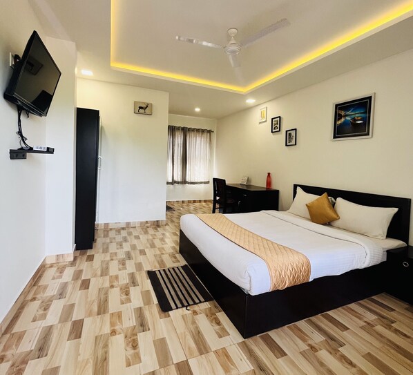 Deluxe Double or Twin Room, Mountain View | Desk, free WiFi, bed sheets - Seven Malai Residency (Devikolam)