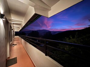 Camera Deluxe con letto matrimoniale o 2 letti singoli, vista montagna | Esterni