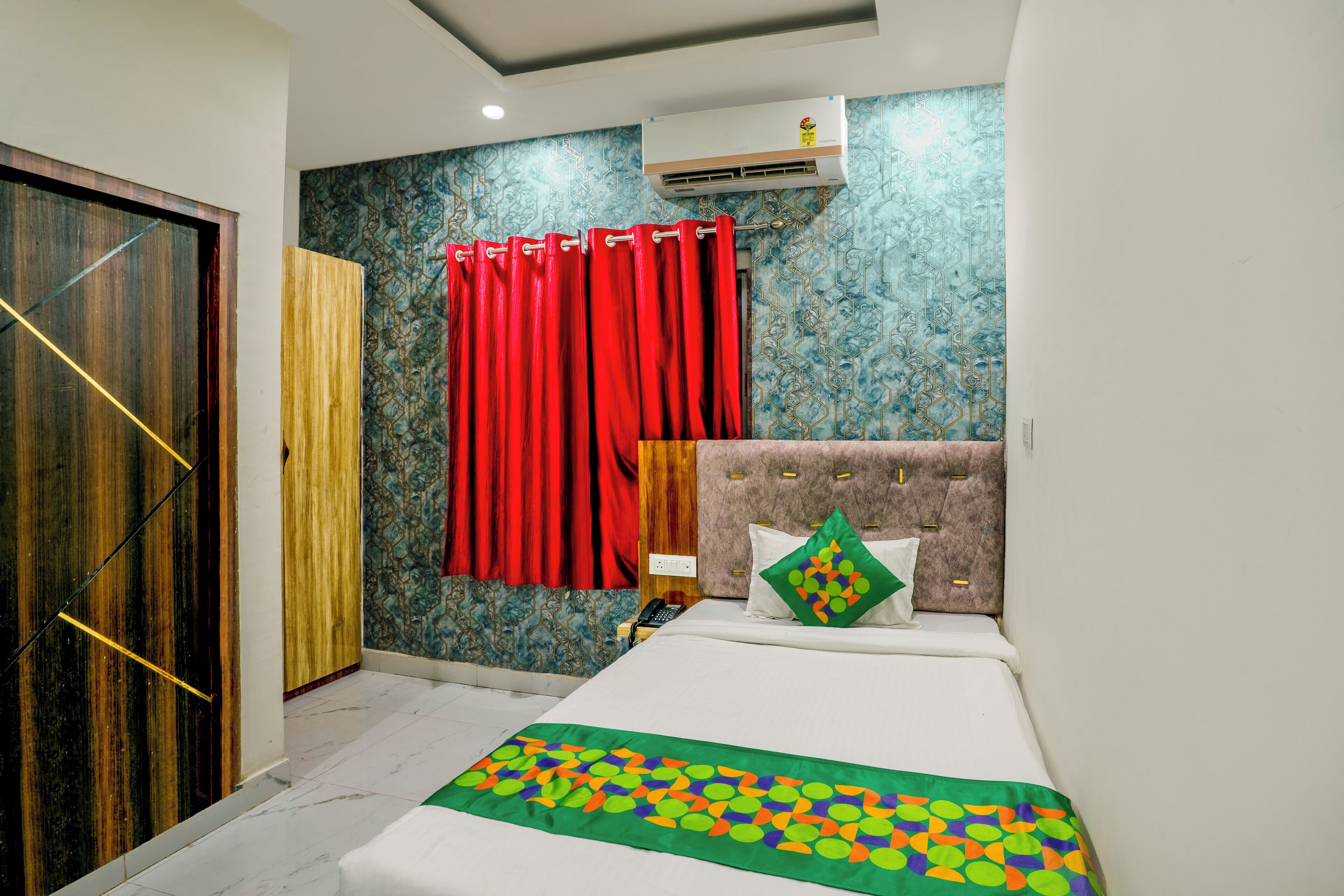 Economy Double Room | Desk, blackout drapes, iron/ironing board, bed sheets