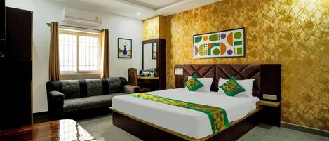 Deluxe kamer | Een bureau, verduisterende gordijnen, een strijkplank/strijkijzer