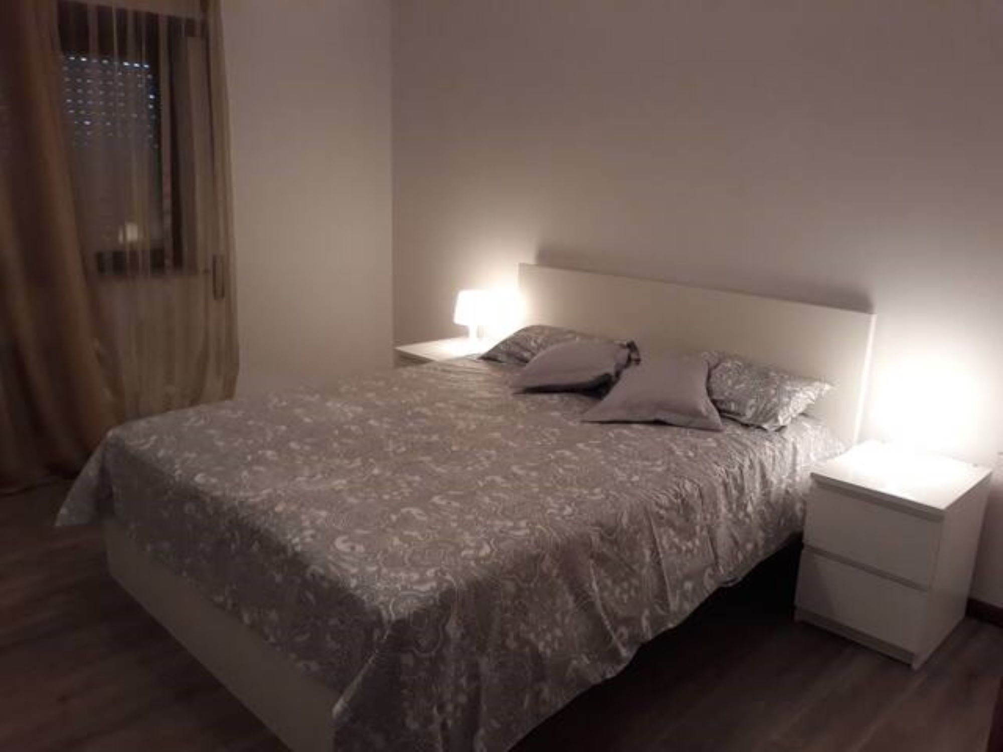 3 chambres, fer et planche à repasser, Wi-Fi, draps fournis