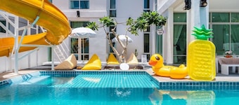 Spacious 5-bedroom private villa near Pattaya beach