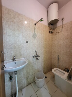 花灑/浴缸組合、拖鞋、提供毛巾、番梘