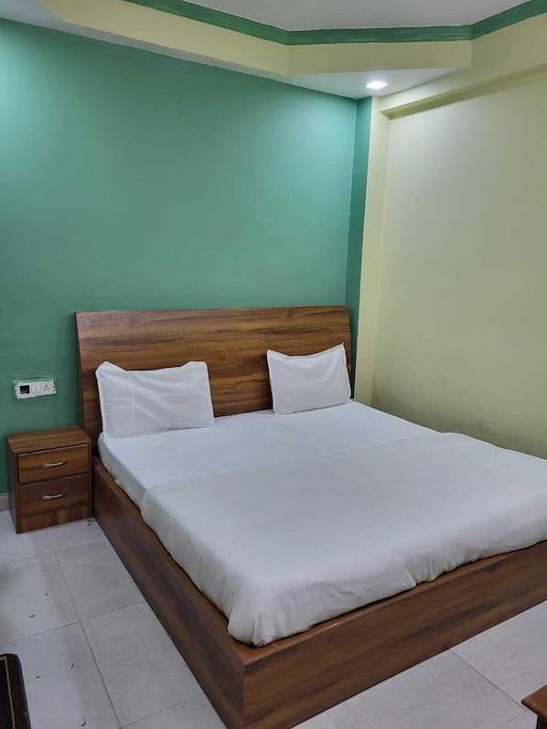 Deluxe Single Room | Desk, laptop workspace, soundproofing - Hotel Shiv Ganga (Haridwar)