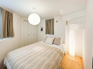 2 slaapkamers, een strijkplank/strijkijzer, wifi, beddengoed