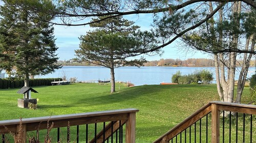WATERFRONT Seaside Bungalow. Amazing views on Island 17, Long Sault.