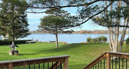 WATERFRONT Seaside Bungalow. Amazing views on Island 17, Long Sault.