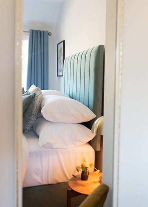 3 bedrooms, desk, iron/ironing board, travel cot