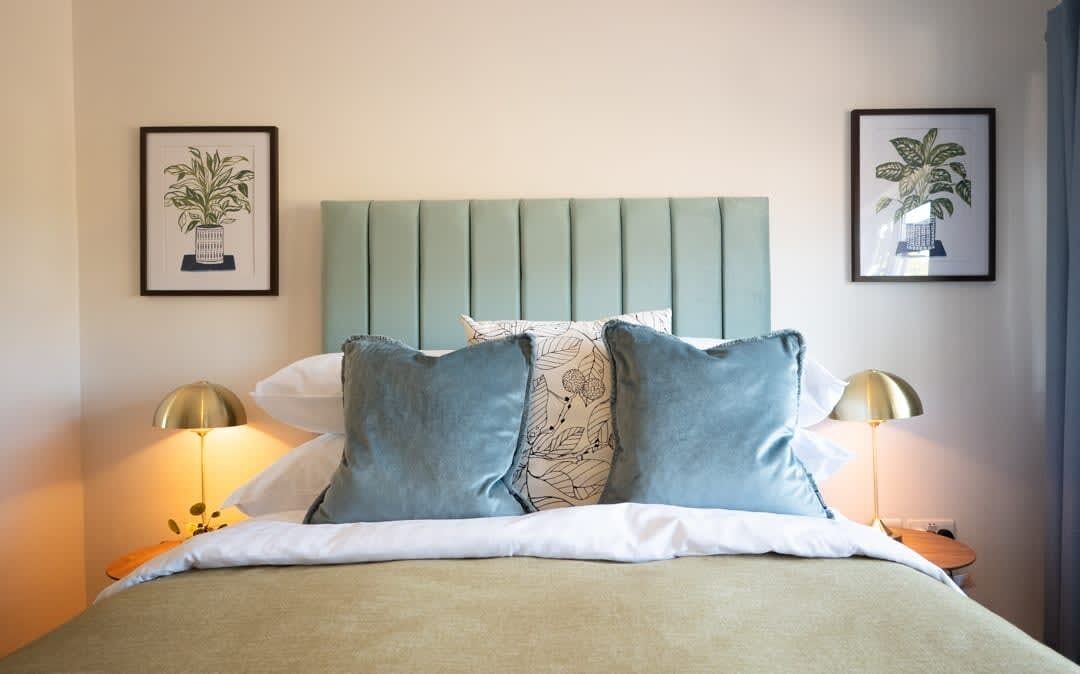 3 bedrooms, desk, iron/ironing board, travel cot