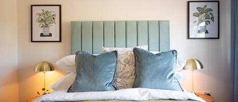 3 bedrooms, desk, iron/ironing board, travel cot