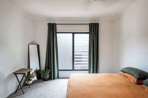 3 slaapkamers, een strijkplank/strijkijzer, wifi, beddengoed