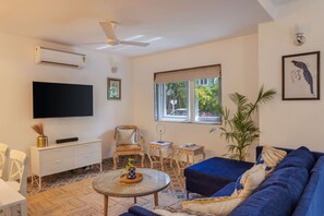 Villa | 4 bedrooms - 4BR Villa With Pool 10 Mins From Calangute Beach (Calangute)