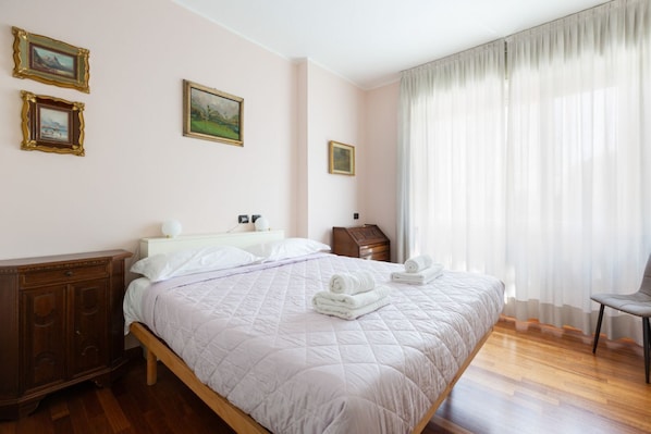 1 habitación, escritorio y wifi