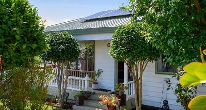 Acacia Retreat with Taupo Views