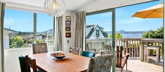 Acacia Retreat with Taupo Views