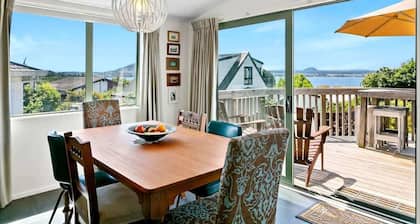 Acacia Retreat with Taupo Views