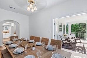 Dining - Destiny Beach House, 375yds to Beach, Golf Cart Seats 6, 3 Master Bdms/Pool/HotTub/Tennis/Pickleball (Destin)