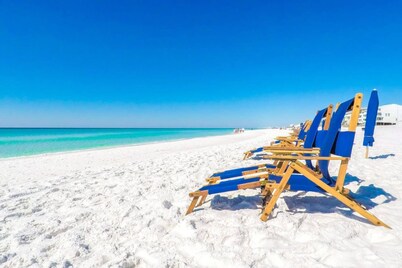 Destiny Beach House, 375yds to Beach, Golf Cart Seats 6, 3 Master Bdms/Pool/HotTub/Tennis/Pickleball