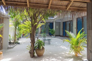 Reception - The Palm Ray (Rasdhoo)