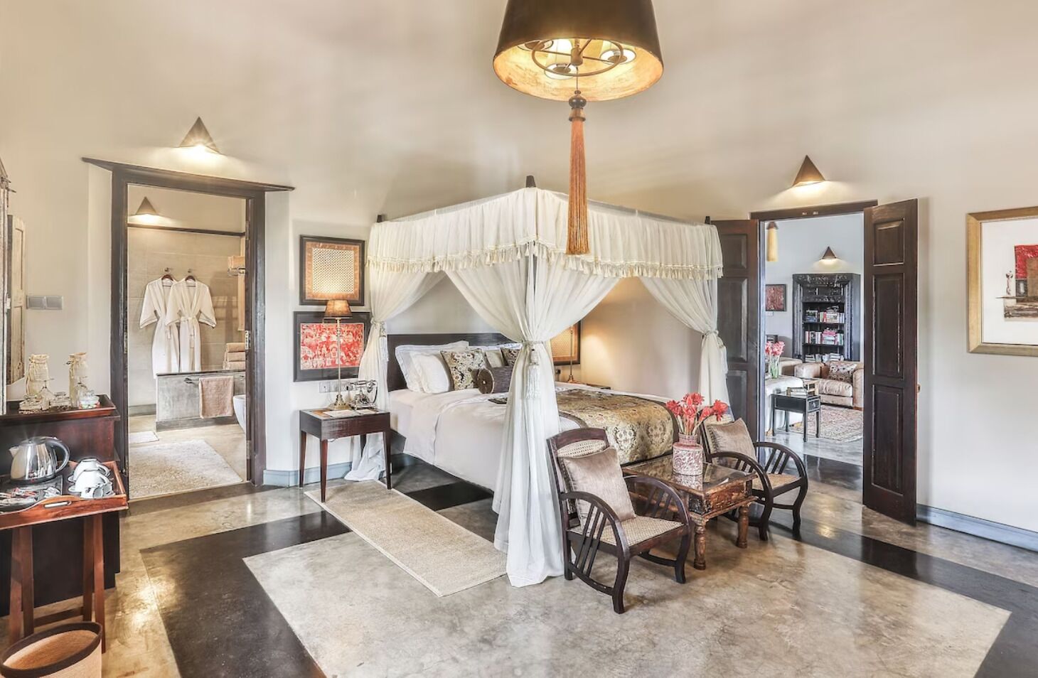 4 bedrooms, iron/ironing board, WiFi, bed sheets