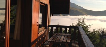 Charming chalet, contemporary renovation, quiet location