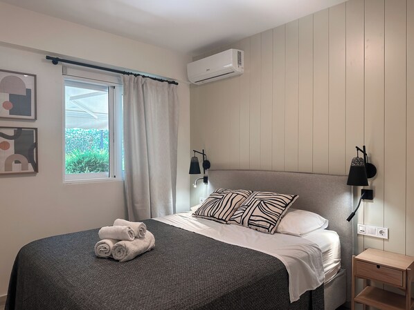 1 bedroom, desk, iron/ironing board, travel crib - Terra Apartment-quiet apartment in the heart of Eretria (Eretria)