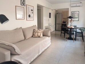 Smart TV - Terra Apartment-quiet apartment in the heart of Eretria (Eretria)