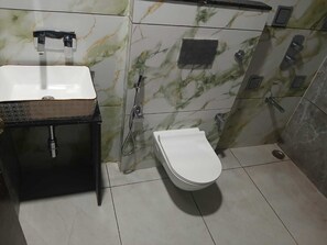 Shower, towels, soap - Prerna Cottage & Lodge By GRB (Solapur)