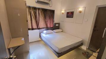 더블룸, 발코니, 시내 전망 | 무료 WiFi, 침대 시트