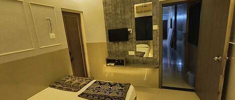 Double Room, Air conditioning | Free rollaway beds, free WiFi, bed sheets
