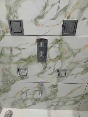 Shower, towels, soap - Prerna Cottage & Lodge By GRB (Solapur)