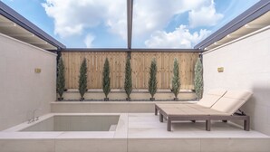 A modern outdoor patio with a pool, lounge chairs, and a wooden fence. - H-AVENUE Hotel Gwangju Cheomdan (Gwangju)