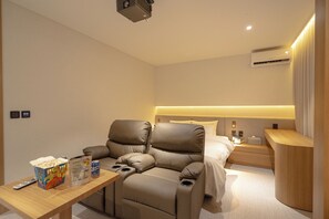 Movie Room | Premium bedding, desk, free WiFi, bed sheets - H-AVENUE Hotel Gwangju Cheomdan (Gwangju)