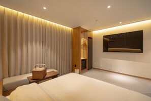 Premium bedding, desk, free WiFi, bed sheets