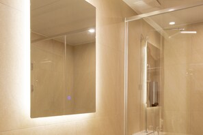 Hair dryer, bathrobes, slippers, towels - H-AVENUE Hotel Gwangju Cheomdan (Gwangju)
