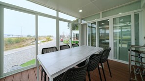 Caravan (Random) | 客房内用餐