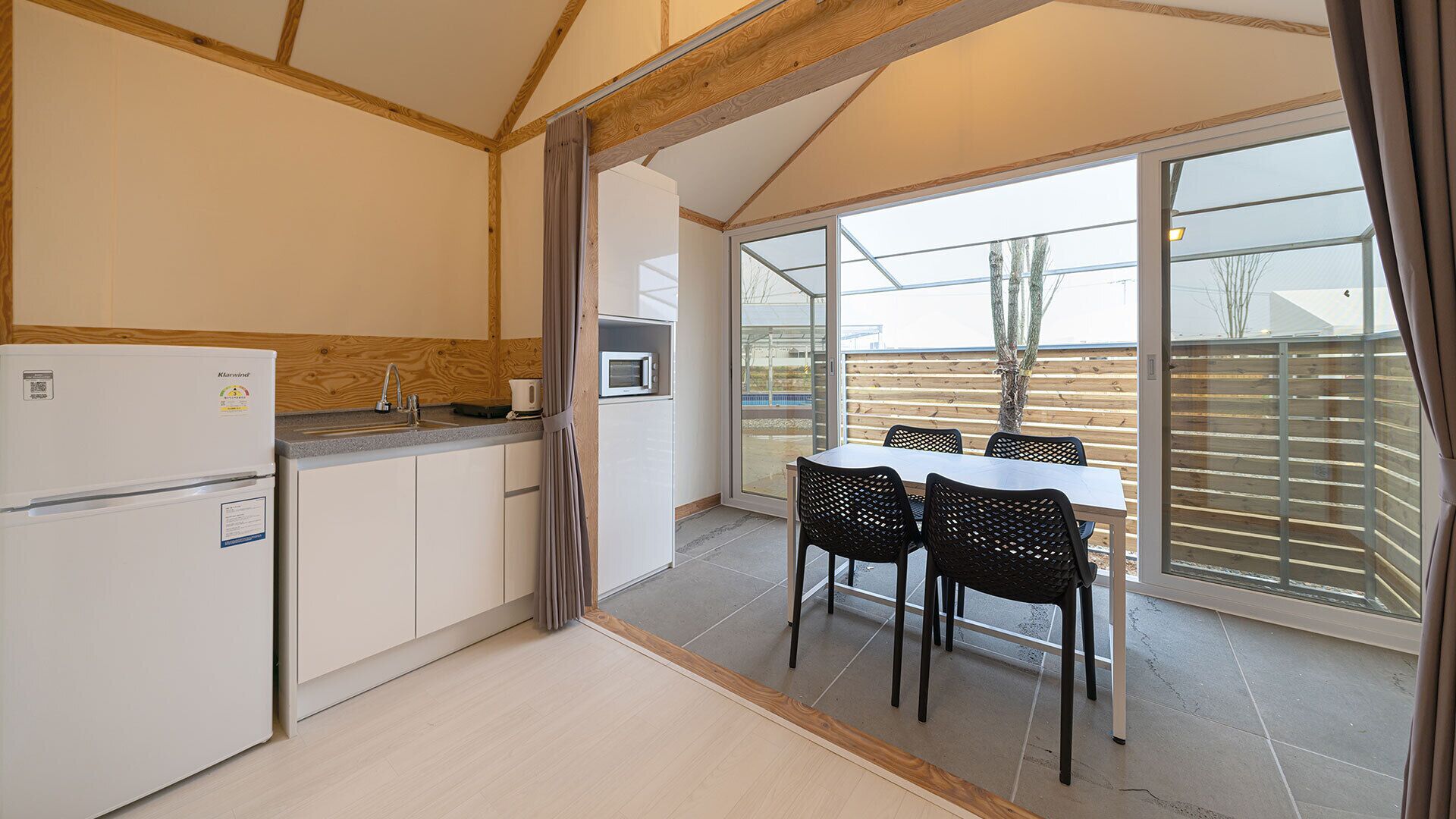 Pet-Friendly Glamping | Desk, free WiFi