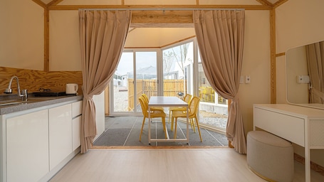 Family Glamping (Random) | Living area