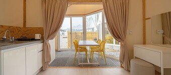 ฮวาซอง รีเฟรช แกลมปิ้ง แอนด์ คาราวาน