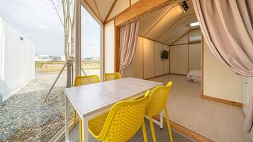 Family Glamping (Random) | Bureau, accès au Wi-Fi (inclus)