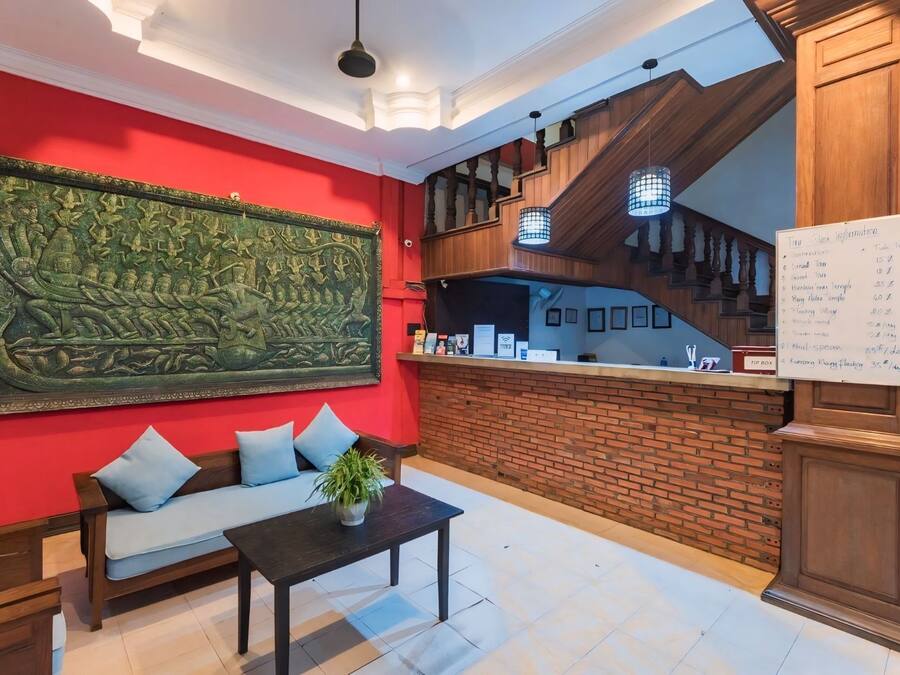 Lobby-lounge