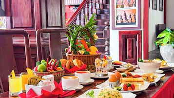 Petit déjeuner continental (8 USD par personne)