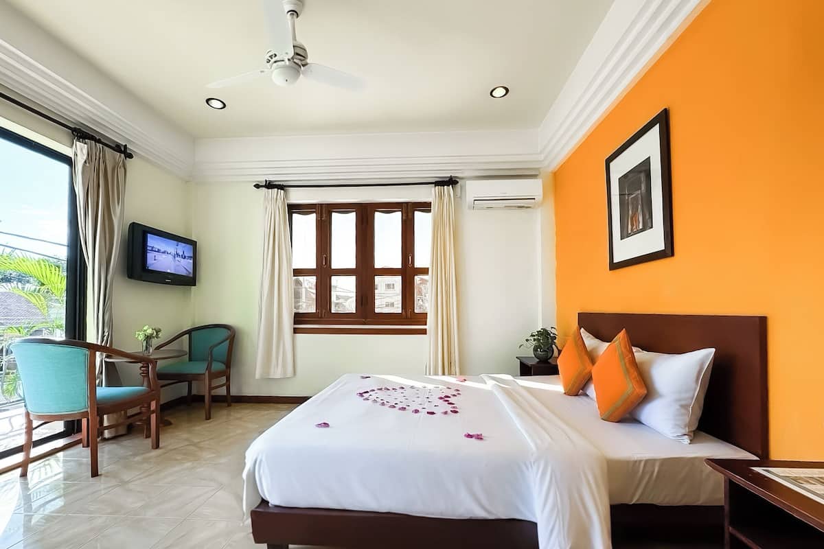 Superior Double Room | In-room safe, desk, laptop workspace, blackout drapes