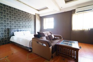 Deluxe Double Room | Free WiFi, bed sheets - OYO 94238 The Suite Metro Apartment By Riz Living (Bandung)