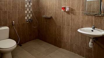Shower, handuk, dan sabun