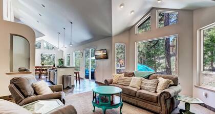 Luxury 5BR | Hot Tub & Chefâs Kitchen | Sleeps 10