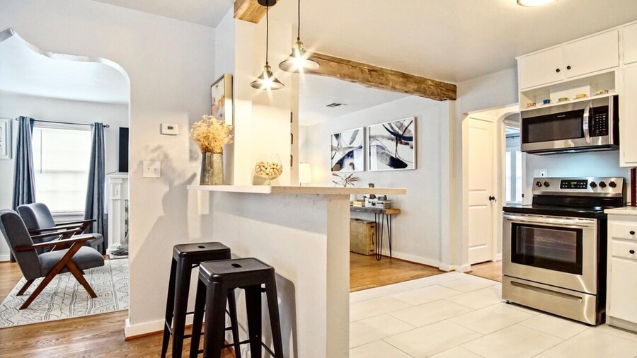 Modern Rustic 3 -bedroom 2 Bathrooms Carport